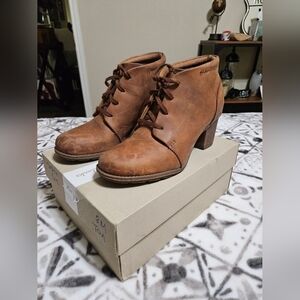 Clark's Distressed leather booties